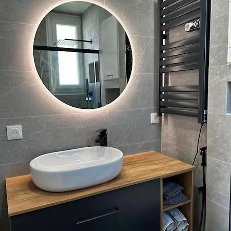 Chic Renovated 2 Bedroom Entire Apartment Or Only Private Rooms In Liberation In Nice With Garage On Demand, Ac, Wi-Fi And Tram Access Extérieur photo