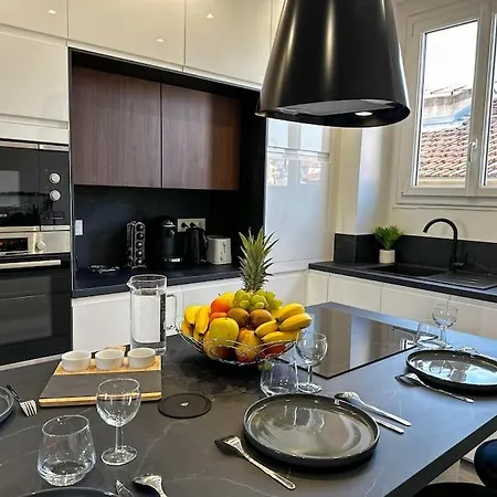 Chic Renovated 2 Bedroom Entire Apartment Or Only Private Rooms In Liberation In Nice With Garage On Demand, Ac, Wi-Fi And Tram Access Extérieur photo