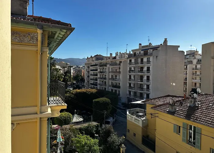 Chic Renovated 2 Bedroom Entire Apartment Or Only Private Rooms In Liberation In Nice With Garage On Demand, Ac, Wi-Fi And Tram Access