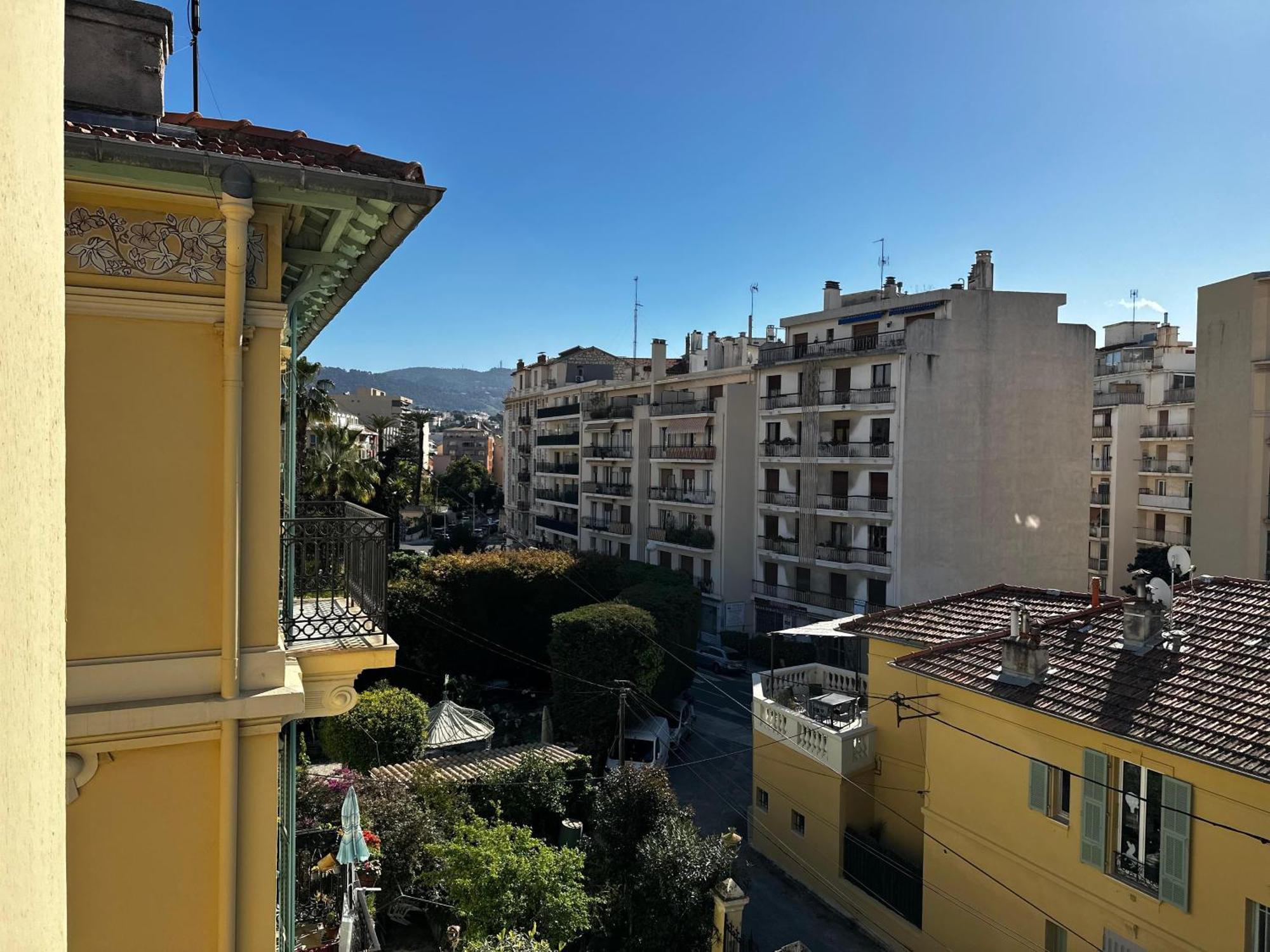 Chic Renovated 2 Bedroom Entire Or Only Private In Liberation In With Garage On Demand, Ac, Wi-fi And Tram Access * Nizza