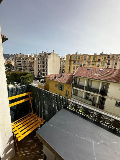 Chic Renovated 2 Bedroom Entire Or Only Private In Liberation In With Garage On Demand, Ac, Wi-fi And Tram Access Apartment Nizza