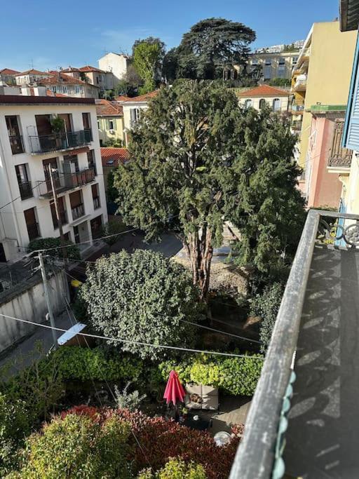 Appartement Chic Renovated 2 Bedroom Entire Or Only Private In Liberation In With Garage On Demand, Ac, Wi-fi And Tram Access