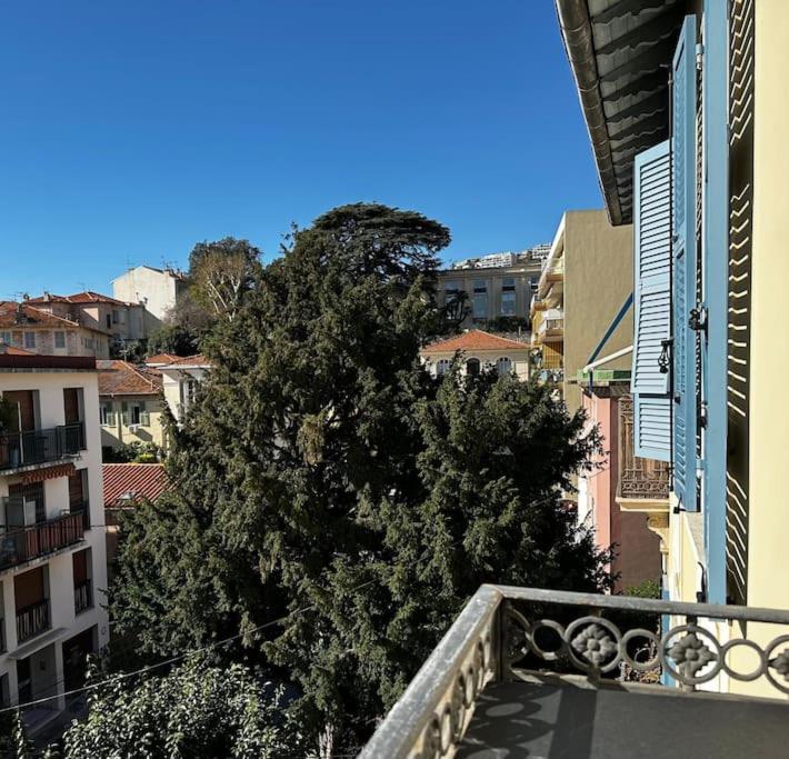 Chic Renovated 2 Bedroom Entire Or Only Private In Liberation In With Garage On Demand, Ac, Wi-fi And Tram Access Nizza