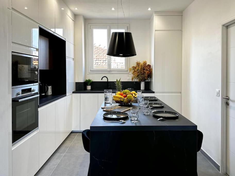 Chic Renovated 2 Bedroom Entire Or Only Private In Liberation In With Garage On Demand, Ac, Wi-fi And Tram Access * Nizza