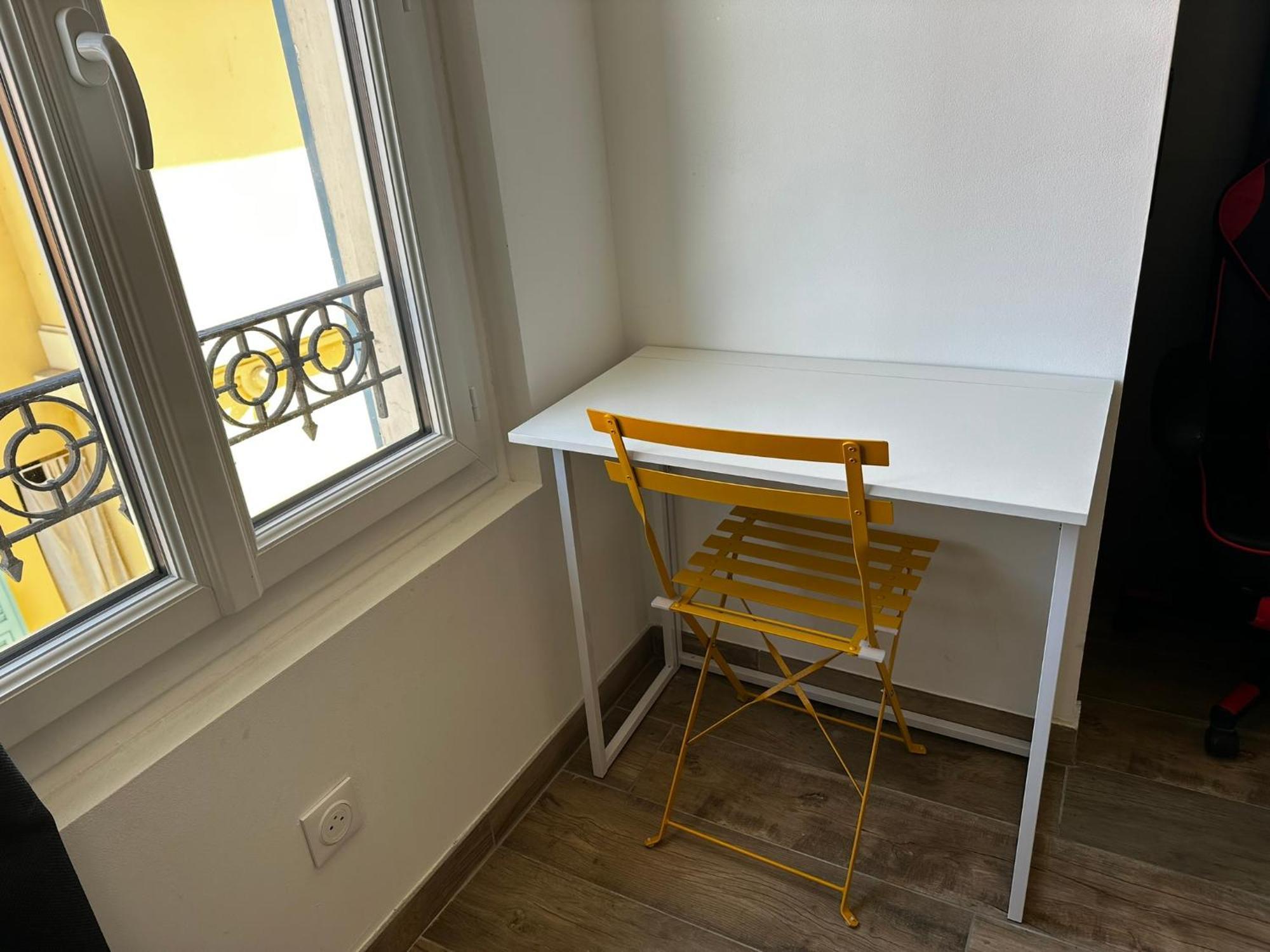 Chic Renovated 2 Bedroom Entire Or Only Private In Liberation In With Garage On Demand, Ac, Wi-fi And Tram Access *